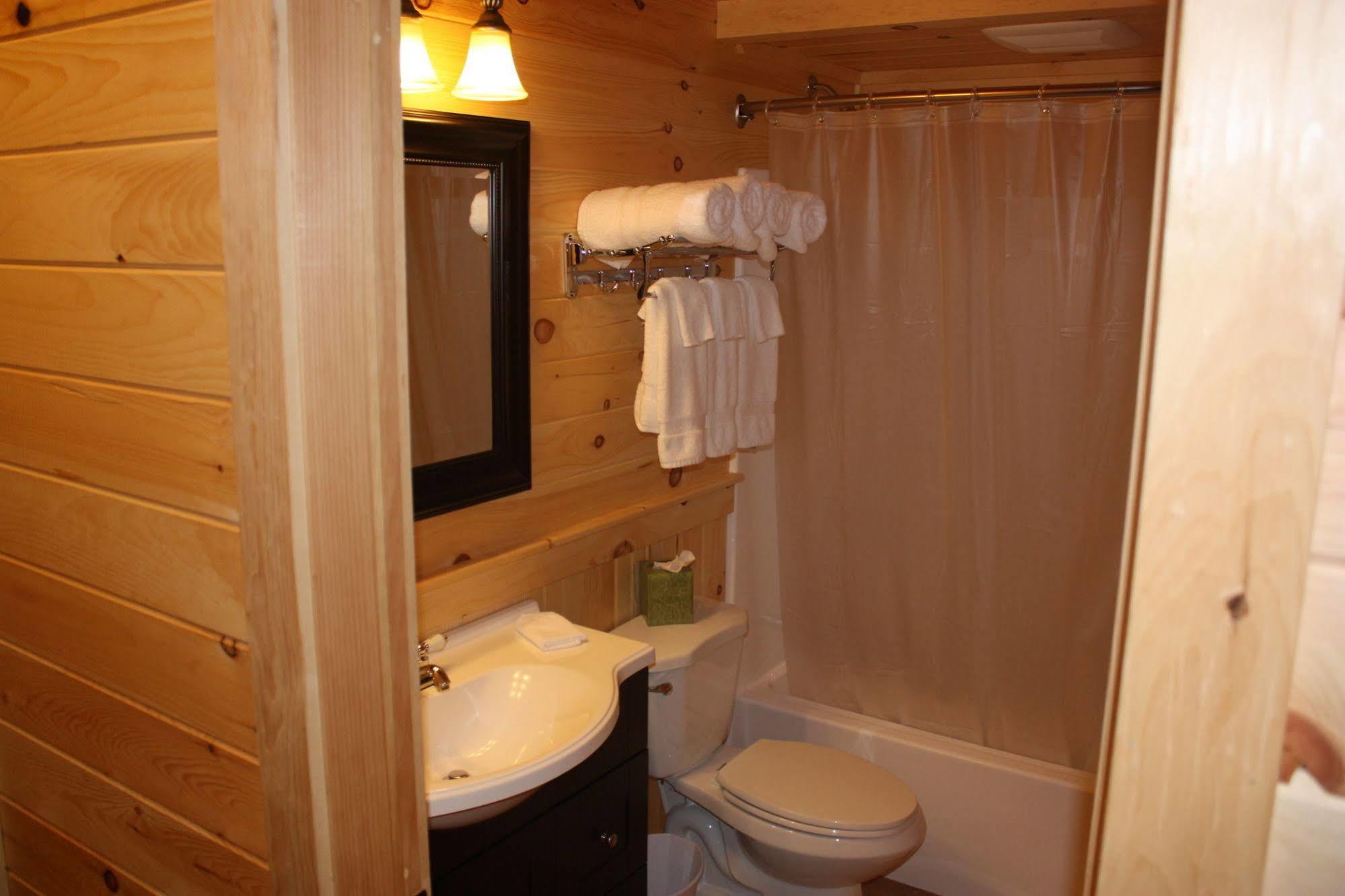 Lake Parlin Lodge & Cabins West Forks المظهر الخارجي الصورة