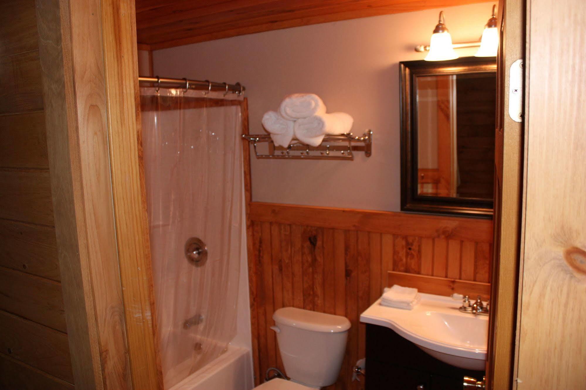 Lake Parlin Lodge & Cabins West Forks المظهر الخارجي الصورة