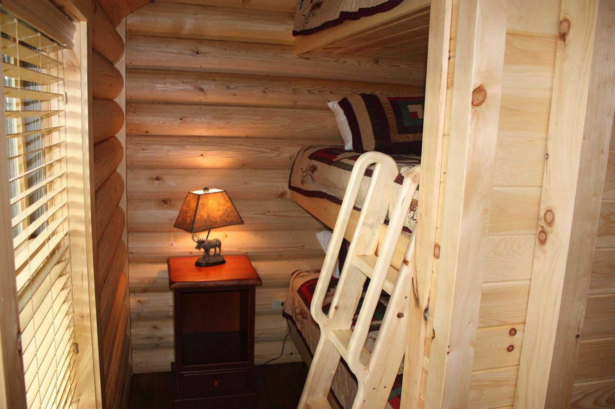 Lake Parlin Lodge & Cabins West Forks المظهر الخارجي الصورة